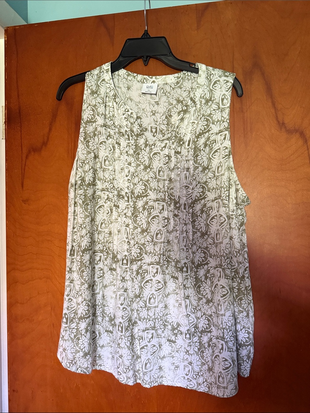 Croft & Barrow Olive and White Sleeveless Printed Tank